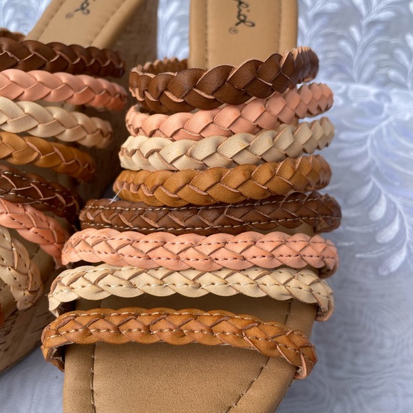 Quips | Ardor multi strap wedge sandal - Picture 3 of 7